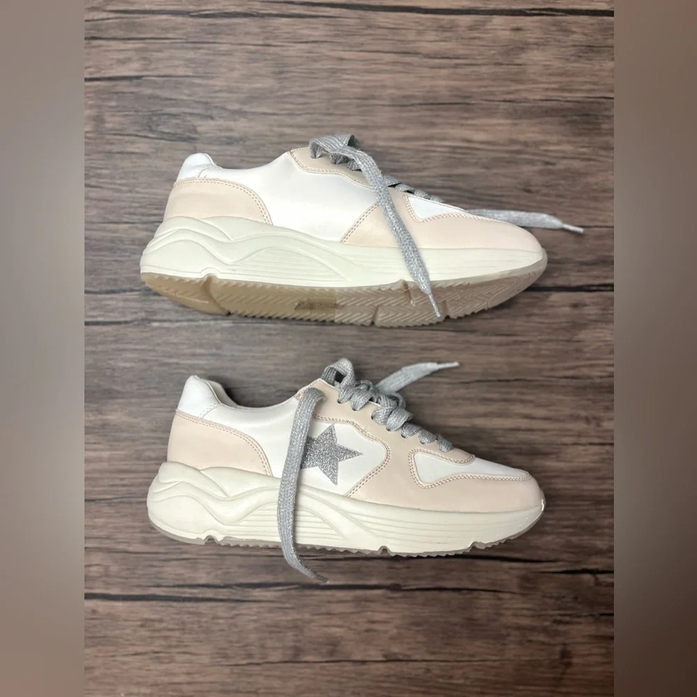 Oasis Society The Kaitlyn Sneaker NWOT